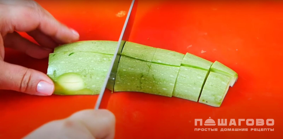 Фото приготовления рецепта: Овощное рагу в горшочках с мясом - шаг 4