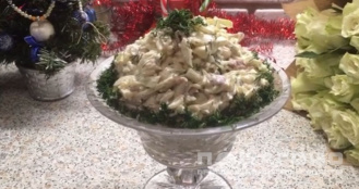 Фото приготовления рецепта: Салат из консервированных кальмаров - шаг 6