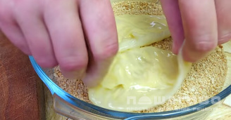 Фото приготовления рецепта: Шницель из капусты со сметаной - шаг 8