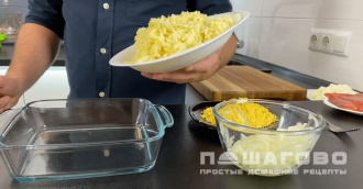 Фото приготовления рецепта: Салат с красной слабосоленой рыбой - шаг 3