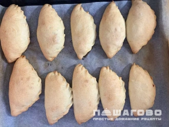 Фото приготовления рецепта: Татарские пирожки «Бэрэнге тэкэсе» - шаг 6