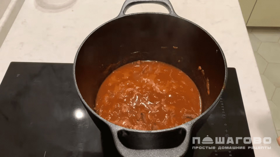 Фото приготовления рецепта: Азу с маринованными огурцами - шаг 4
