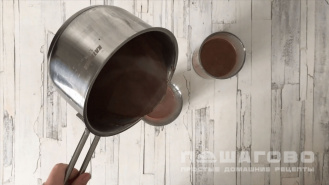 Фото приготовления рецепта: Молочное желе с черным шоколадом - шаг 2