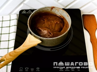Фото приготовления рецепта: Шоколадная помадка из какао для торта - шаг 4