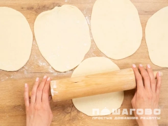 Фото приготовления рецепта: Сахарные булочки сердечки - шаг 4