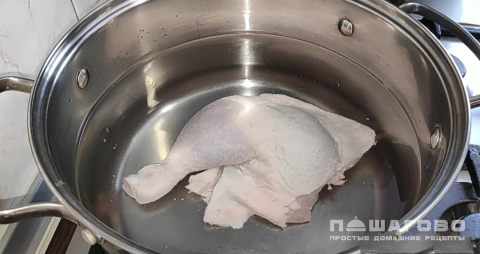 Фото приготовления рецепта: Суп с чечевицей и картофелем и курицей - шаг 1