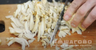 Фото приготовления рецепта: Хинкали с грибами - шаг 3