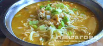 Фото приготовления рецепта: Суп из доширака - шаг 4