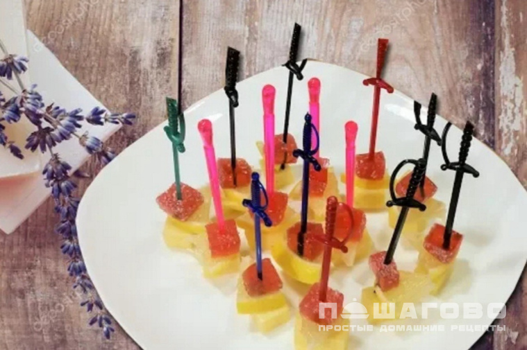 Сладкие канапе с сыром, лимоном и мармеладом