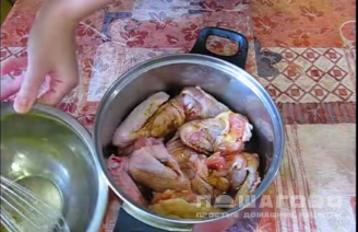 Фото приготовления рецепта: Куриные крылышки в медово-горчичном соусе, запеченные в духовке - шаг 3