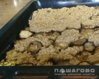 Фото приготовления рецепта: Баклажаны на зиму с орехами и чесноком - шаг 4
