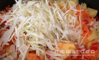 Фото приготовления рецепта: Солянка овощная с шампиньонами - шаг 4