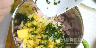 Фото приготовления рецепта: Салат Оливье классический советский с колбасой - шаг 2