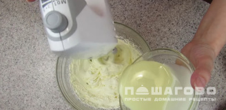 Фото приготовления рецепта: Крем из сгущенки и масла - шаг 3