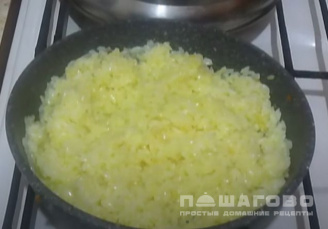 Фото приготовления рецепта: Белый рис с чесноком - шаг 3