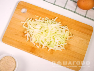 Фото приготовления рецепта: Картофельная запеканка с капустой - шаг 1
