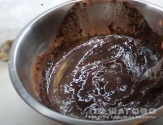 Фото приготовления рецепта: Домашнее нарезное шоколадное пирожное - шаг 3