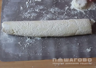 Фото приготовления рецепта: Сырники домашние с манкой и сметаной - шаг 3