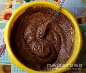 Фото приготовления рецепта: Шоколадный манник - шаг 4