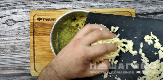 Фото приготовления рецепта: Осетинский пирог с картошкой и сыром (Картофджин) - шаг 3