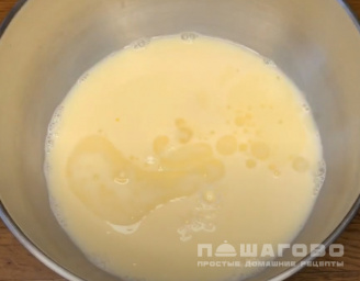 Фото приготовления рецепта: Картофельные блины на молоке - шаг 2