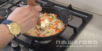 Фото приготовления рецепта: Голец с рисом - шаг 6