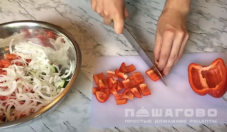 Фото приготовления рецепта: Слоеный греческий салат - шаг 7