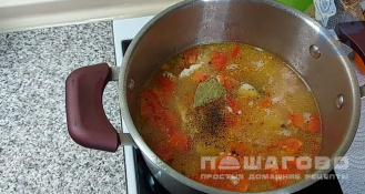 Фото приготовления рецепта: Суп рыбный из консервов - шаг 10