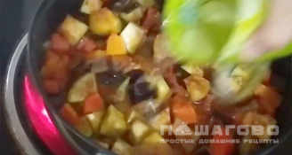 Фото приготовления рецепта: Подлива с мясом и овощами - шаг 7