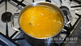 Фото приготовления рецепта: Рыбный суп из форели - шаг 3