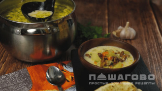 Фото приготовления рецепта: Кефирный суп с лисичками по-фински - шаг 6