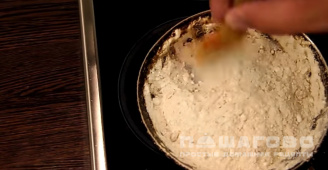 Фото приготовления рецепта: Нежный куриный жюльен с грибами и сыром - шаг 8