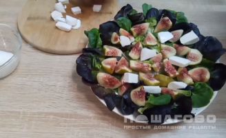 Фото приготовления рецепта: Вкусный салат с инжиром - шаг 2