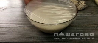 Фото приготовления рецепта: Пончики со сгущенкой - шаг 3