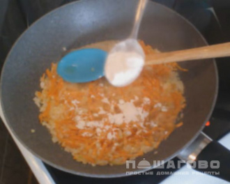 Фото приготовления рецепта: Фаршированные перцы в духовке - шаг 4