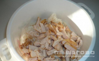 Фото приготовления рецепта: Салат с корейской морковью, курицей и рисом - шаг 2