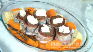 Фото приготовления рецепта: Свиные медальоны в беконе с овощами - шаг 12