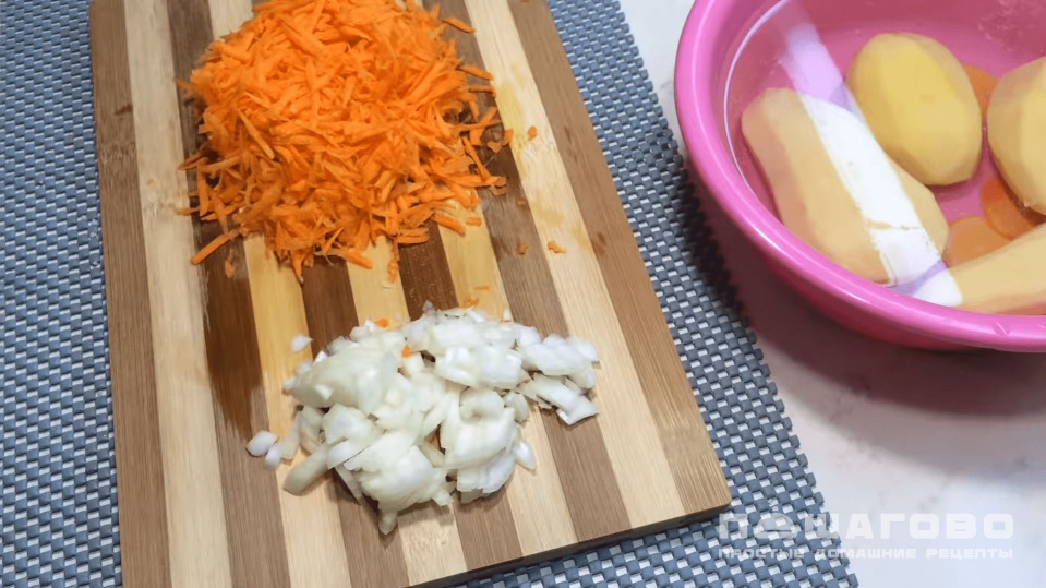 Фото приготовления рецепта: Суп с цветной капустой на курином бульоне - шаг 2