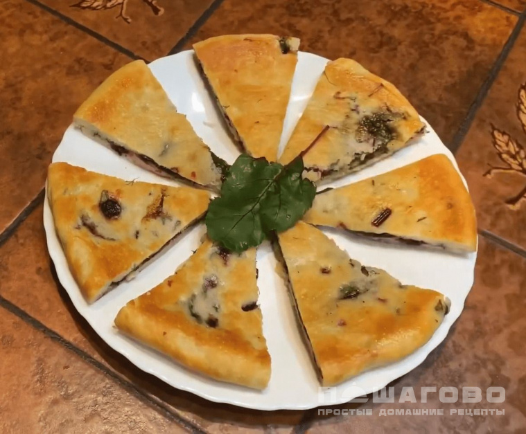 Пирог со свекольной ботвой и сыром