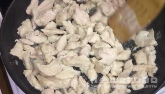 Фото приготовления рецепта: Подлива из курицы с овощами - шаг 2