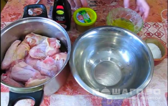 Фото приготовления рецепта: Куриные крылышки в медово-горчичном соусе, запеченные в духовке - шаг 1