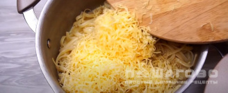 Фото приготовления рецепта: Сырная подлива для макарон - шаг 7