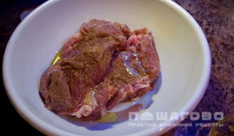 Фото приготовления рецепта: Антрекот из свинины в рукаве в духовке - шаг 2