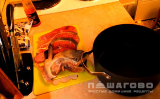 Фото приготовления рецепта: Кижуч в сметане на сковороде - шаг 1