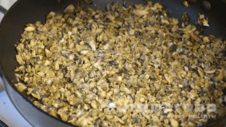 Фото приготовления рецепта: Простой грибной соус - шаг 2