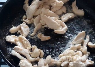 Фото приготовления рецепта: Курица с баклажанами по-китайски - шаг 3