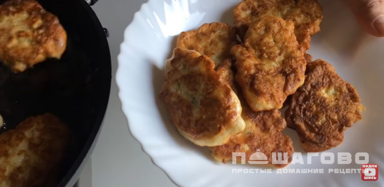 Куриные оладьи с чесноком и майонезом