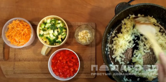 Фото приготовления рецепта: Постный рис с овощами под соусом терияки - шаг 2