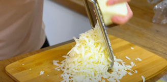 Фото приготовления рецепта: Лазанья с говяжим фаршем на сковороде - шаг 12