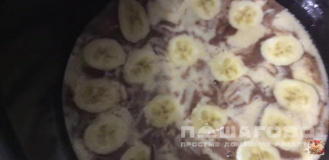 Фото приготовления рецепта: Банановый пирог в мультиварке - шаг 5
